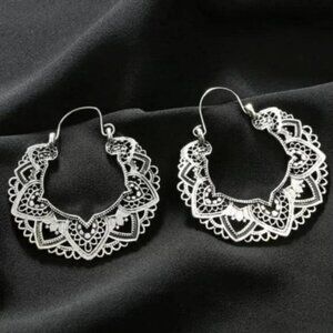 NEW Sterling Silver Elegant Hoop Earrings, beautiful Earrings, cute Earrings.